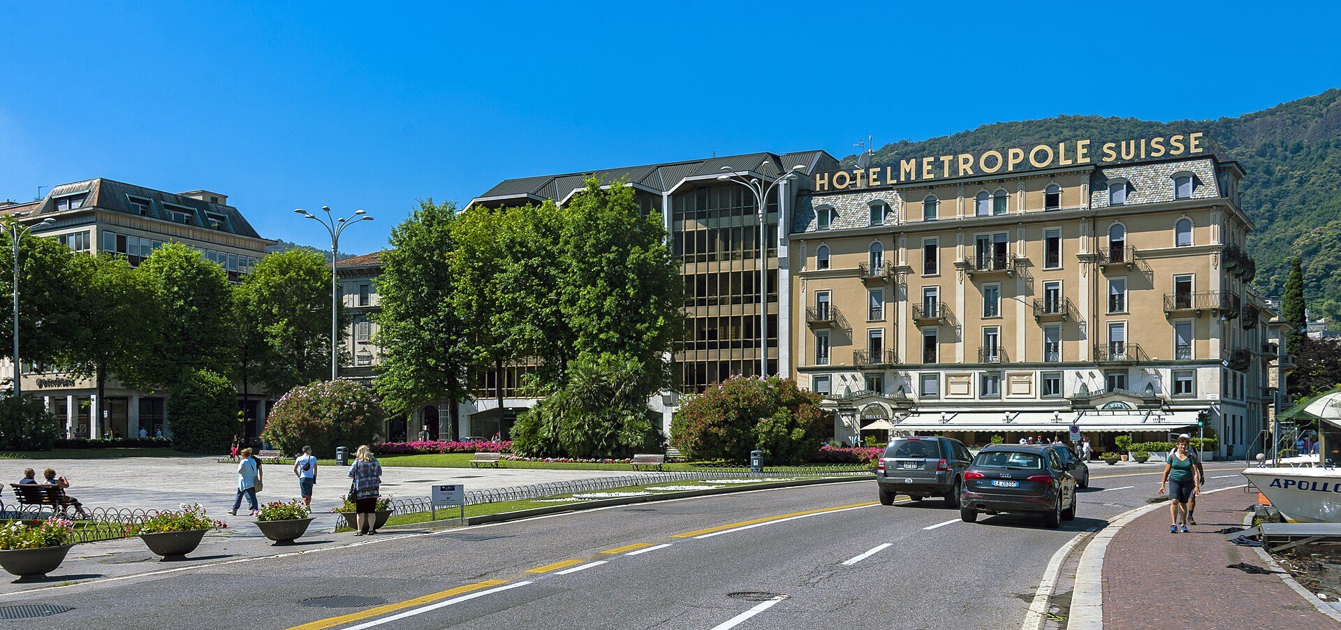 Piazza Cavour and the lakefront in the centre of Como