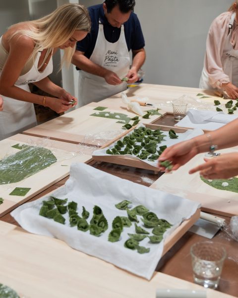 Everyone sealing their ravioloni