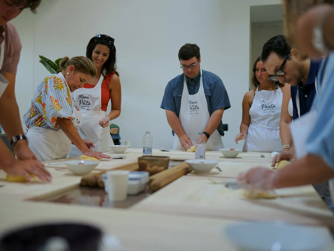 Gnocchi-Kochkurs in Como – Kartoffelgnocchi von Hand gerillt auf dem Holzbrett