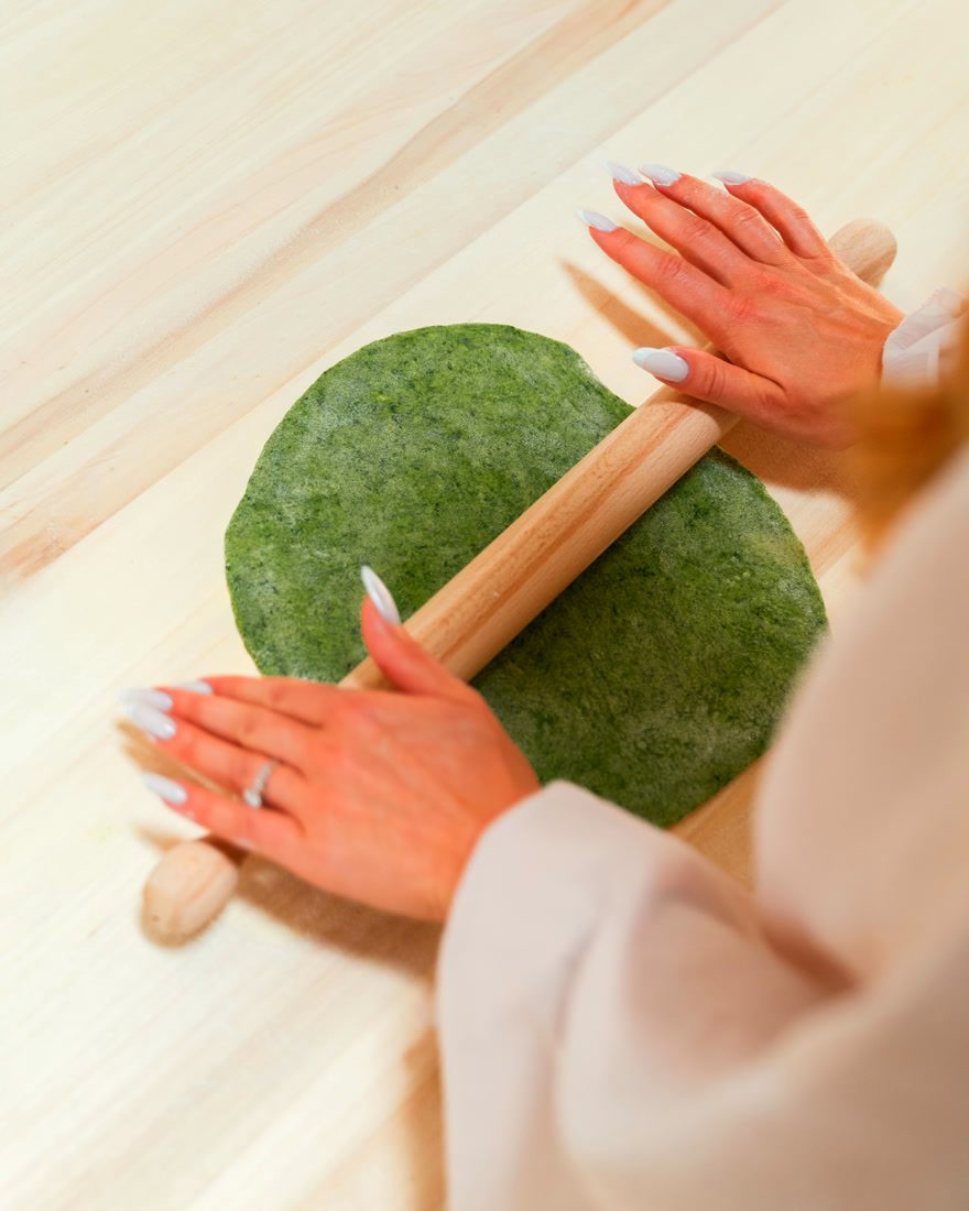 The green sfoglia rolled by hand with the matterello